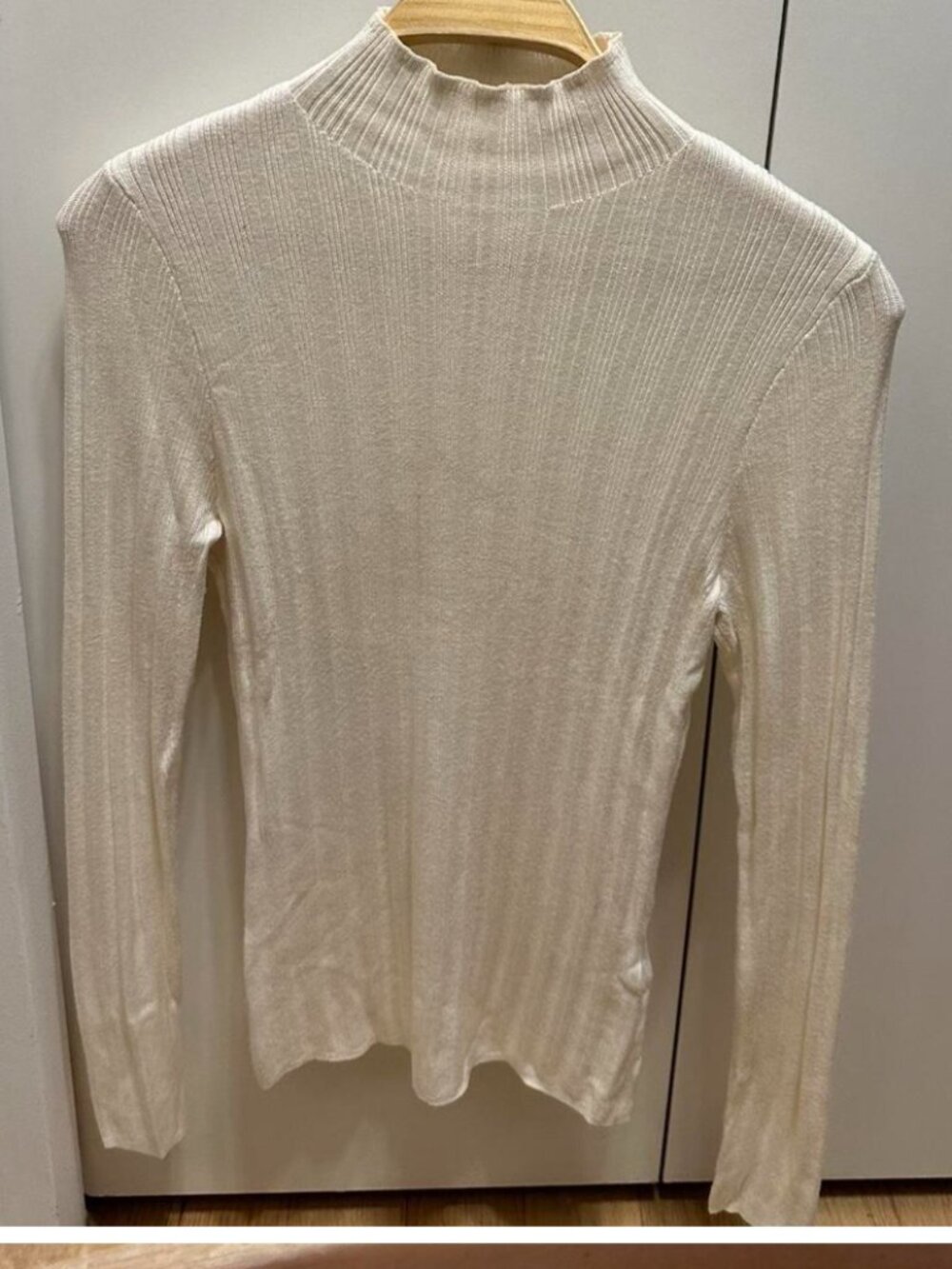 Abercrombie & Fitch Ribbed Mock Neck Long Sleeve Top in Cream White